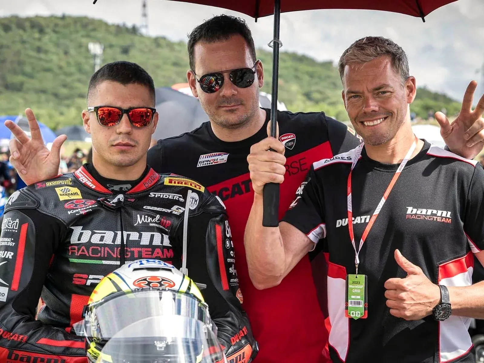 Michal Filla s týmem Barni Spark Racing v paddocku